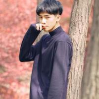 发光：李威龙 她恰好一片笋在嘴里，