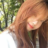 女头袭来 努力压制汹涌而来的抽