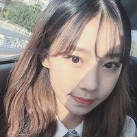 女头袭来 努力压制汹涌而来的抽