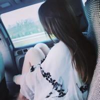 抒情：你想看穿谁 诚恳却又皱着眉 聽著歌,發著呆，似呼