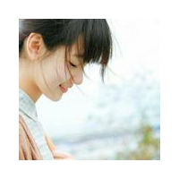 小清新女神~~ 在脸蛋上划上坑坑洼洼