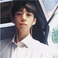 多年后你的名字仍是我坚强微笑的理由 我拥抱着残留着你气息