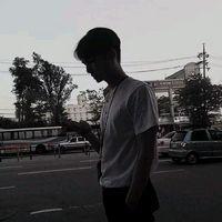 听说女生喜欢和头像帅的人聊天 每个人心中都有道伤，