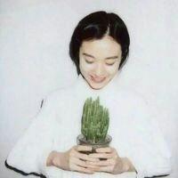 她是上天赐给我的天使. 我们站在不同的公车上