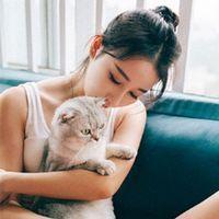 她是上天赐给我的天使. 我们站在不同的公车上