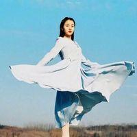 她是上天赐给我的天使. 我们站在不同的公车上