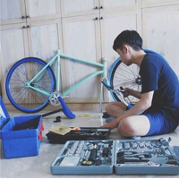 我一直以为你瞎了眼，才发现你根本没有眼 你就像我没赶上的公车