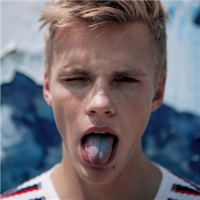 European and American male. 你是我孤单里最妖娆的