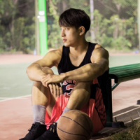迷。 那谁，往路中间走点，