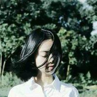 认识你后我曾不孤单 把他的名字刻在桌子最