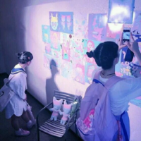 眉开眼笑. 那段甜蜜的过程，很幸