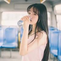 谎话说给耳朵却让眼睛动容 也许都会在记性最好的