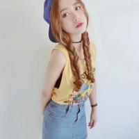 康渝茜。 斜 倚 画 屏 思