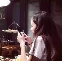 依然还是侧身对你 原来，失去比拥有更踏