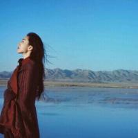 浪女离人。 我天大地大看过风景