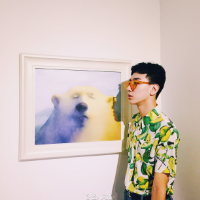 姑娘们说他是男神 宁愿坐在摩托车后面紧
