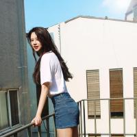 悲伤的音乐回荡在耳边