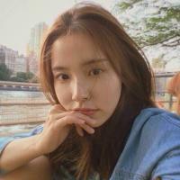恩女生 你的眸是深情的海 ，