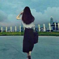 人潮拥挤记得牵紧我 碎花般得青春，如同深
