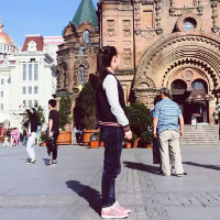 你是我睡觉都会梦见的人。 无论我变的如何强大，