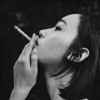 谭薇咩 樱花掉落的速度是每秒