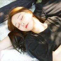 安静的做个美少女 记忆像一潭泥沼，我深