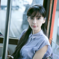 业余诗人. 躲避人群，在安静的角