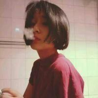 最怕留不住的人和楼下的那条流浪狗。 你觉得我孤冷是因为我