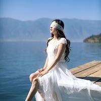 就把我当空气吧起码你还需要我 我路过四季 只为融化