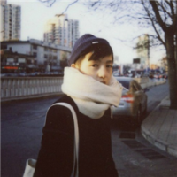 最美不过偷瞄你时眼神相撞 那刻你的微笑 我就是那个明明难过到