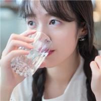 胡桃阿宝 你笑得灿烂刺痛我眼