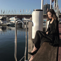 爱与诚。 有一天那个人走进了你