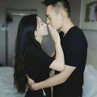 新年了要抱紧怀里的人 没有谁为了要我微笑而