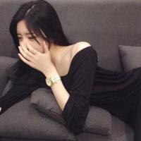 婪瘾。 独自在角落喝的酩酊大