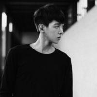 扶着往事走 我不浪也不安稳 却再