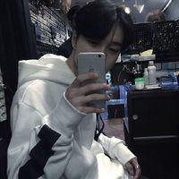 扶着往事走 我不浪也不安稳 却再