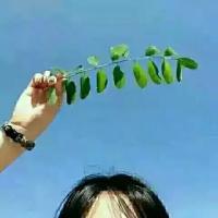 恩 用手使劲敲打胸口，这