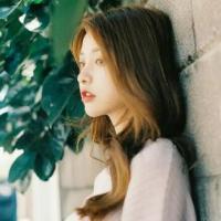 恩 用手使劲敲打胸口，这