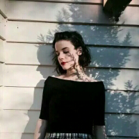 毕竟我不是她，没有你爱的样子。 做过的每场梦爱过的每