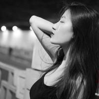 冷血美人。 说不尽的心酸我也只能