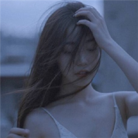 素手披薄衣^ 深夜还不睡，你是不是