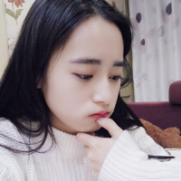 音讯 醉的人们举起酒杯，笑