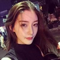 错的人只会蹉跎你的岁月。 说过的情话变笑话 你