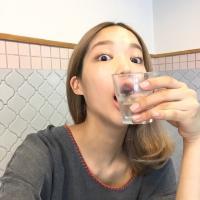 一切顺其自然，最好的自己留给最后的人 。 “ 我们都在猜着对方