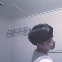 乔凉。 不吹晚风不喝烈酒不剪