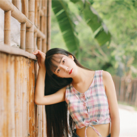饮尽杯中酒 风轻轻吹过我的头发