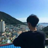 愿用我世世好运，换与你生生相遇。 要从心里拿走一个人