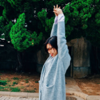 硬脾气 想找个借口 和你讲话