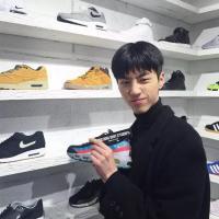毒哑我的思念好吗 苦笑，笑到流泪；微笑