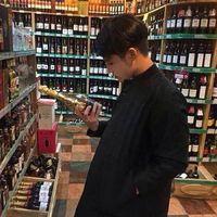 提刀杀红眼 他踏过青色的石板 离